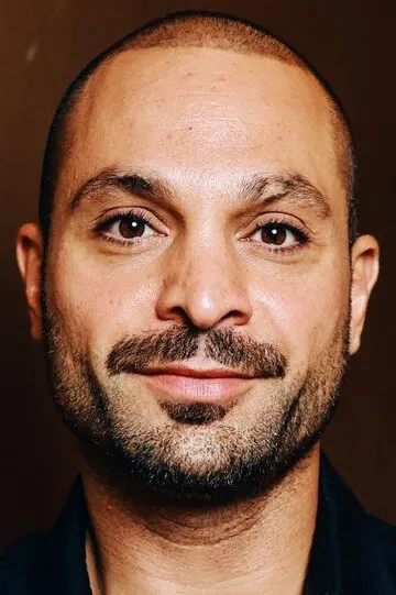 Фотография актёра Майкл Мэндо (Michael Mando)