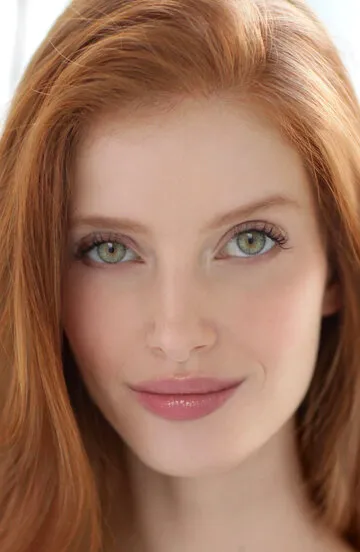 Фотография актёра Клер Фризен