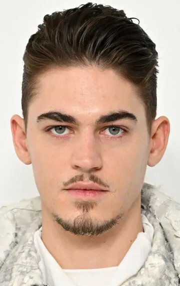 Фотография актёра Хиро Файнс Тиффин (Hero Fiennes Tiffin)